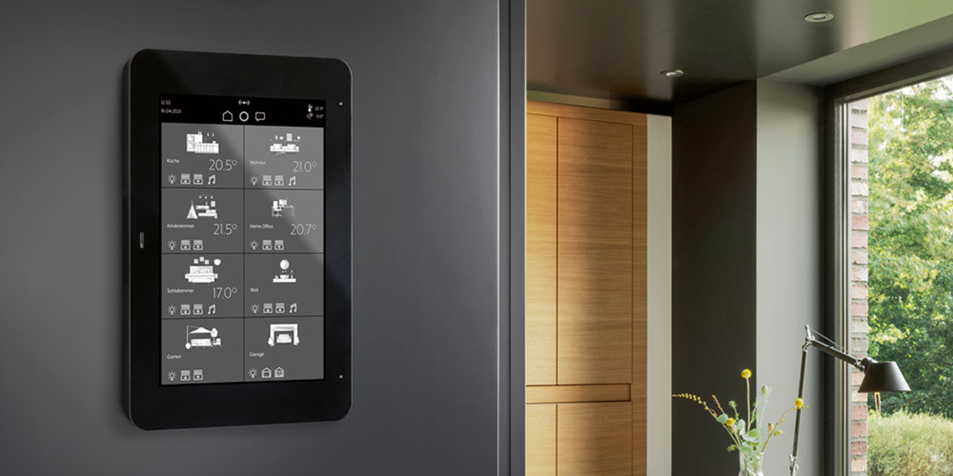 JUNG Smart Panel 8 bei Hutton Elektrotechnik in Frammersbach