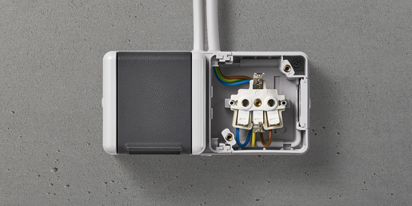 Doppelsteckdose mit Trennsteg bei Hutton Elektrotechnik in Frammersbach